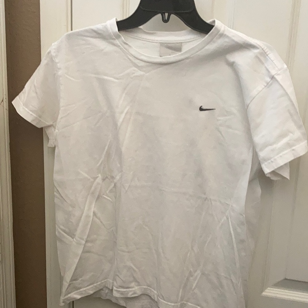 FINAL MARKDOWN CLASSIC Nike tee small